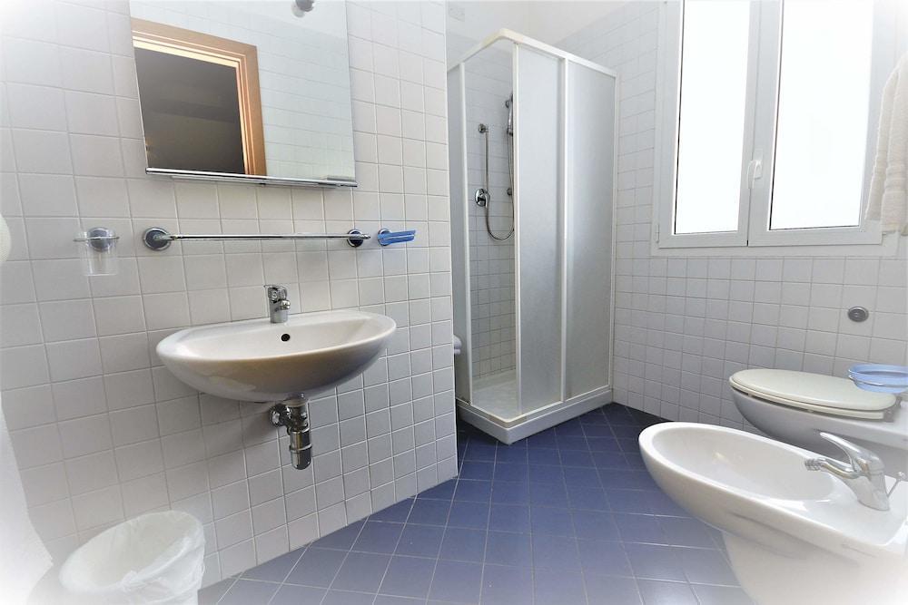 Hotel Cosmopol Чезенатико Экстерьер фото