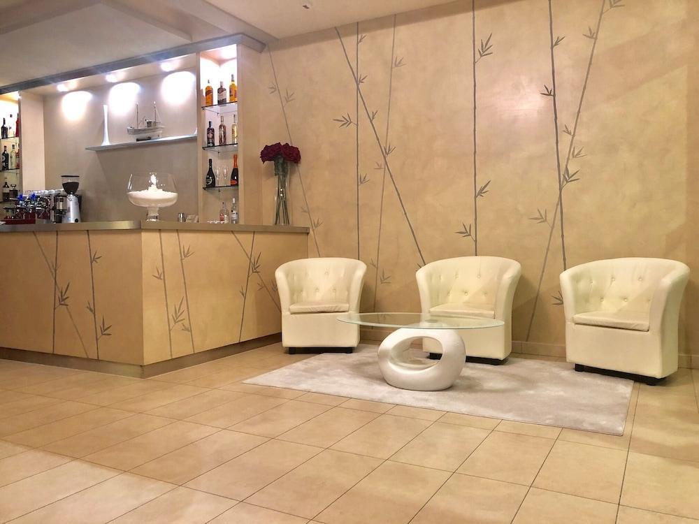 Hotel Cosmopol Чезенатико Экстерьер фото