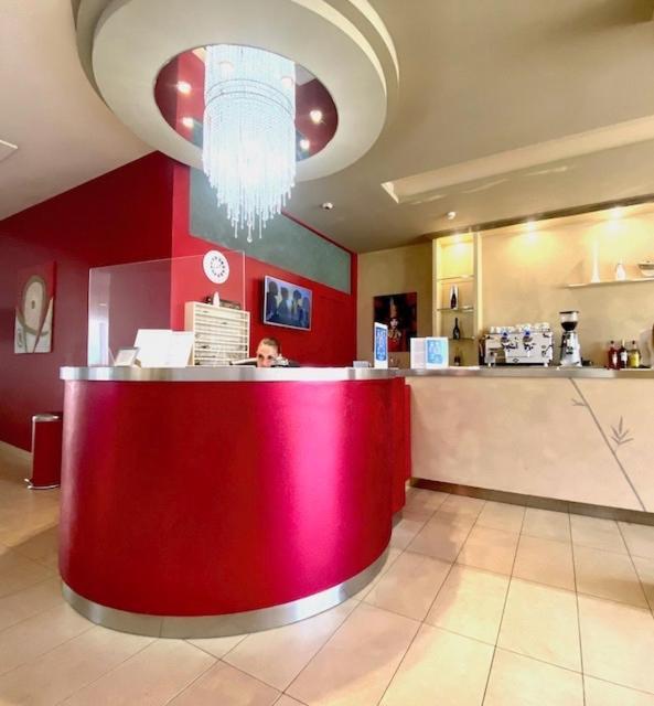 Hotel Cosmopol Чезенатико Экстерьер фото