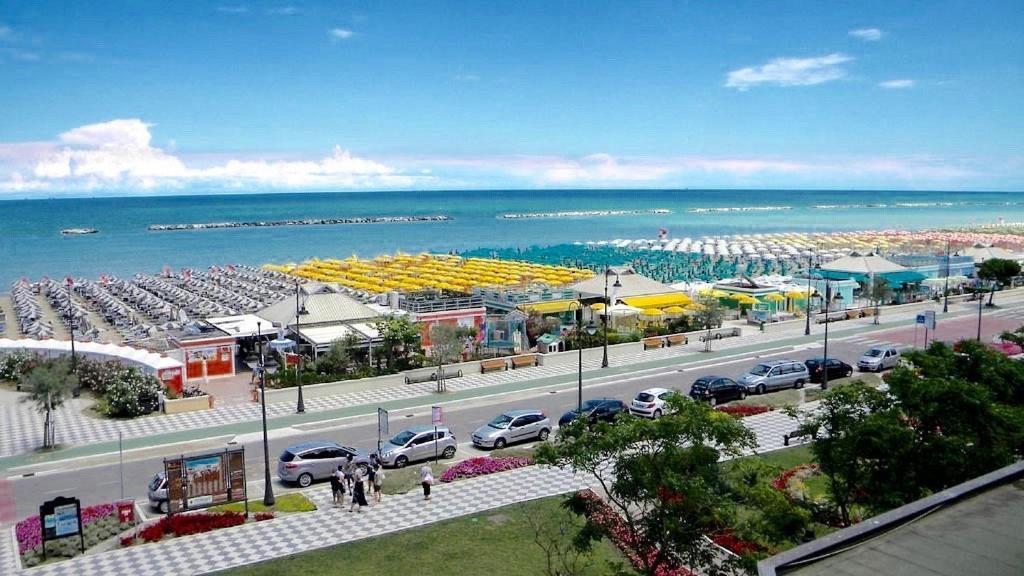 Hotel Cosmopol Чезенатико Экстерьер фото