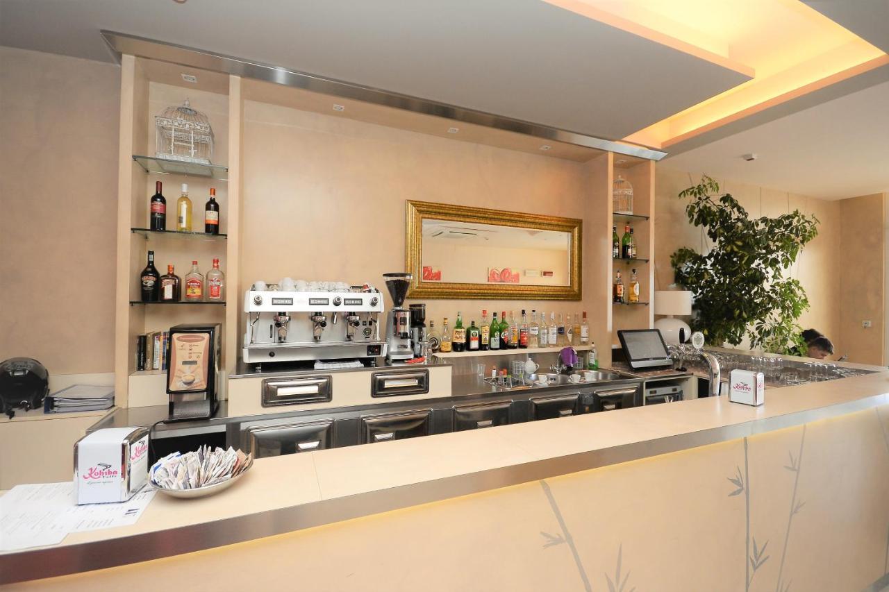 Hotel Cosmopol Чезенатико Экстерьер фото